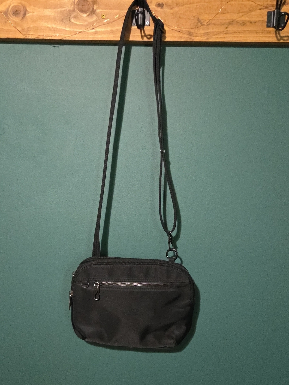 Travelon Anti-Theft East/West Organizer Crossbody